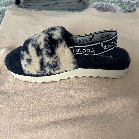 Koolaburra  by UGG slippers/slides size 9. Only worn once or twice. Like new - Picture 3 of 7